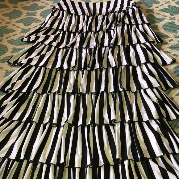 💵SOLD💵 Dainty Jewells Striped Ruffle Skirt - Picture 2 of 6